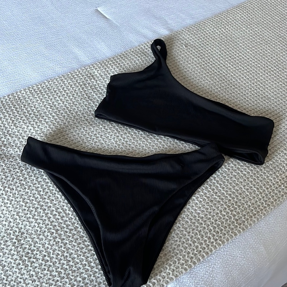 Black ribbed bikini set